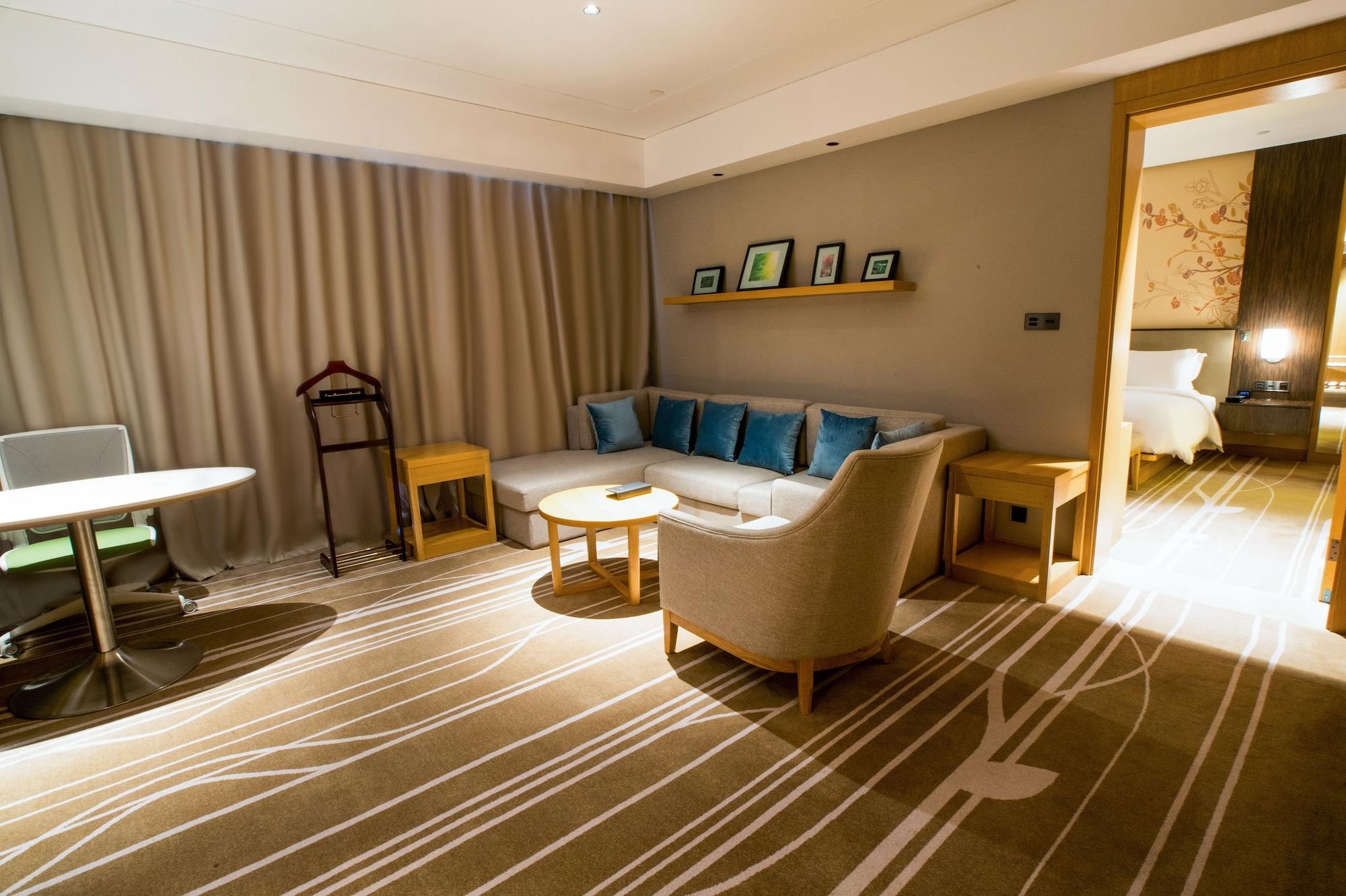 Hilton Garden Inn Ningbo Exteriör bild