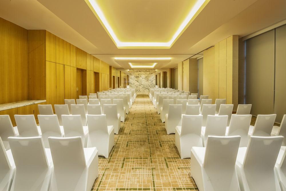 Hilton Garden Inn Ningbo Exteriör bild