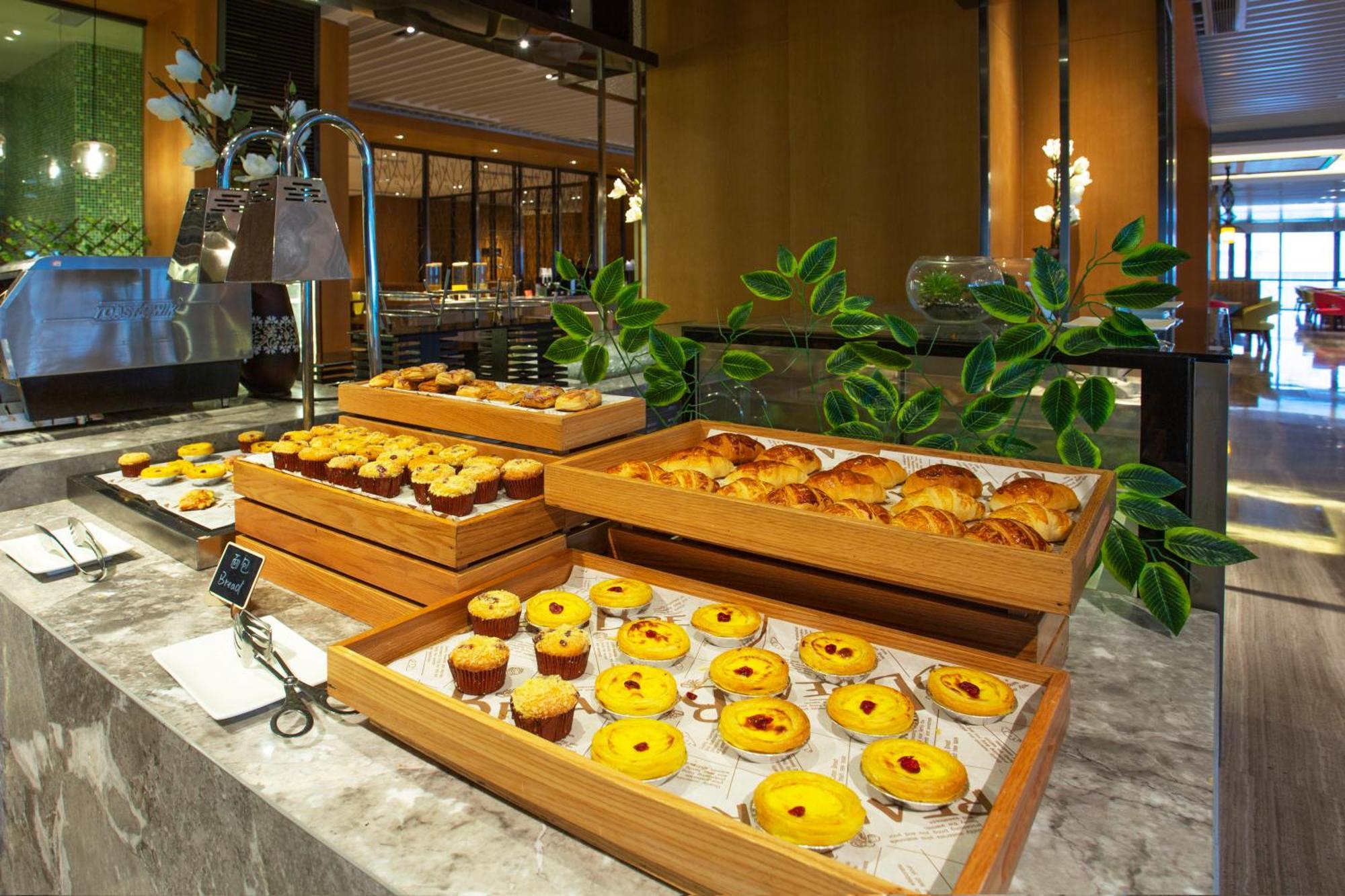 Hilton Garden Inn Ningbo Exteriör bild