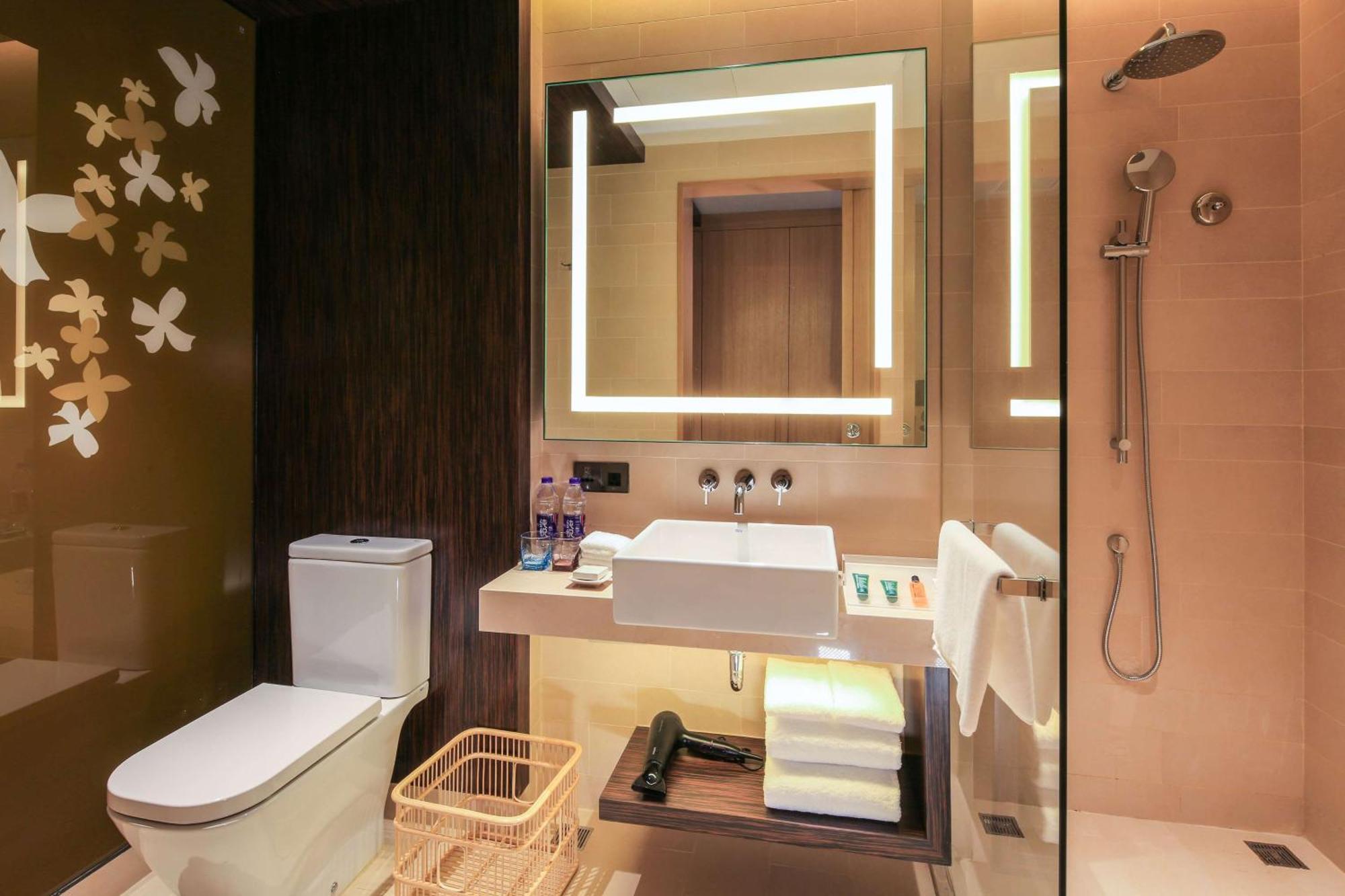 Hilton Garden Inn Ningbo Exteriör bild